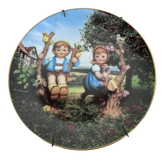 Vtg 1989 M.I. Hummel Apple Tree Boy & Girl Little Companions Danbury Mint Plate - Picture 1 of 4